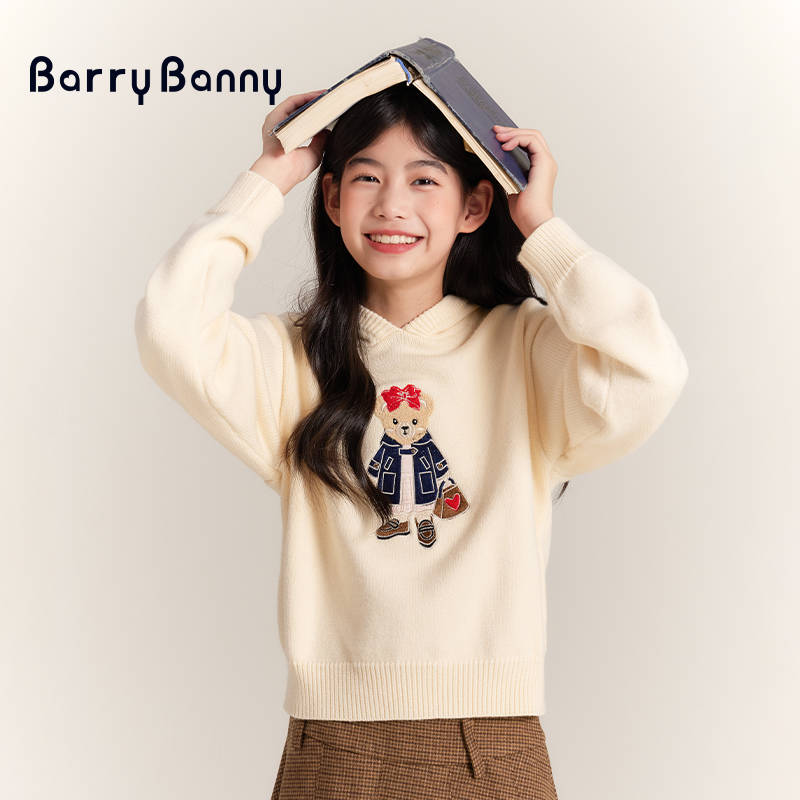 BarryBanny女童卡通刺绣连帽针织衫秋冬新款小熊杏色重工保暖毛衣