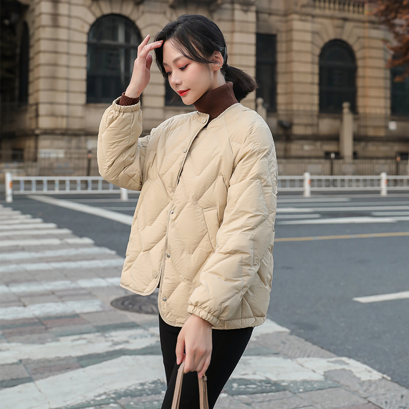 喜空大码95%白鸭绒700蓬羽绒服女短款秋冬圆领宽松百搭三防外套